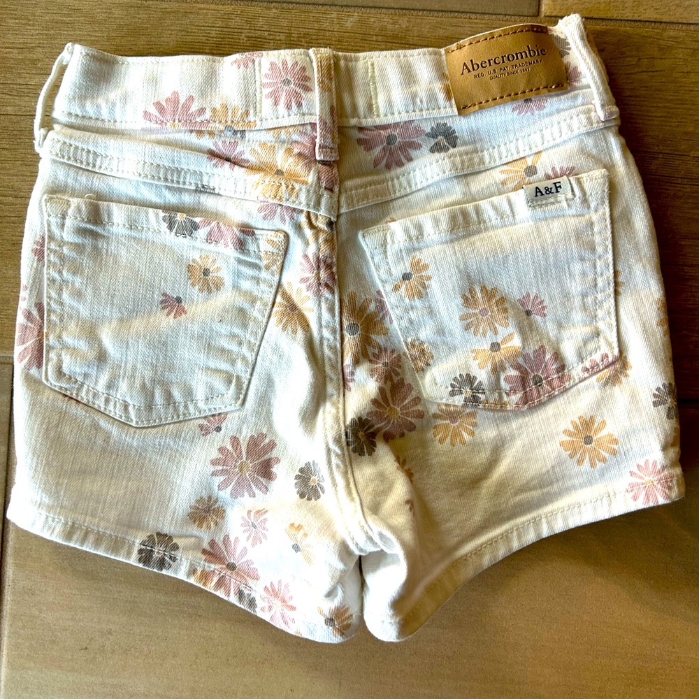 Girls Size 5-6 Abercrombie shorts